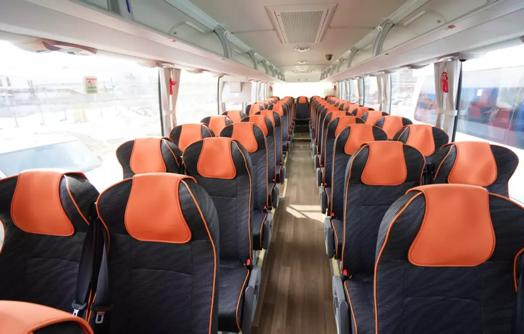 arenda-avtobusa-salon-vid-speredi Аренда автобуса салон вид спереди