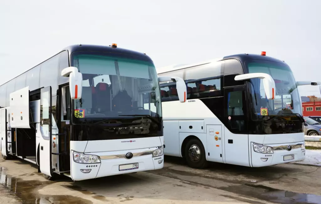 arenda-avtobusa-vid-speredi Аренда автобуса вид спереди