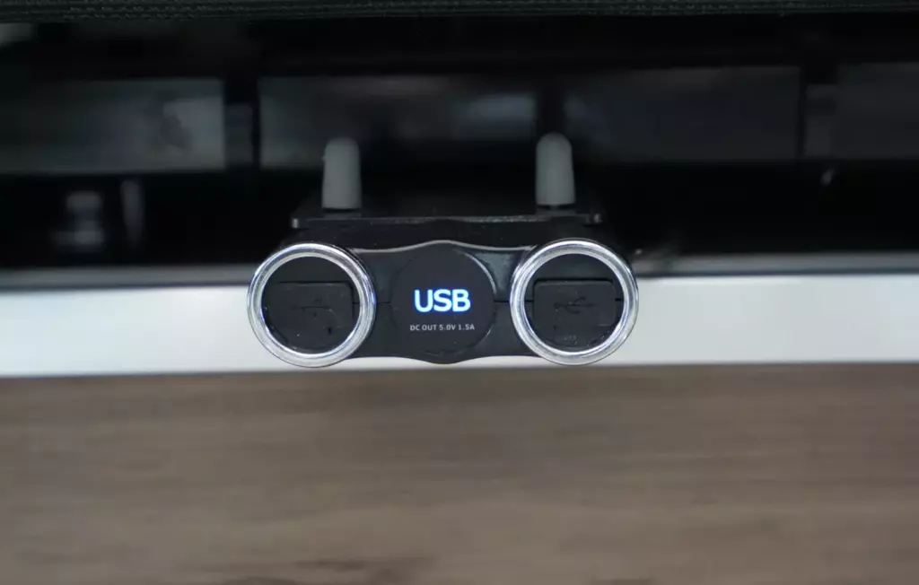 arenda-avtobusa-vyhod-vnutri-salona-usb-zaryadka-u-kazhdogo-passazhira Аренда автобуса выход внутри салона usb зарядка у каждого пассажира